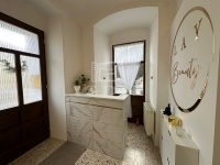 Vác Üzlethelyiség